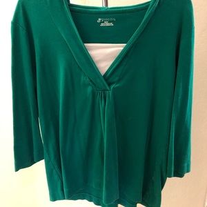 💥✨ 5 for $15 Green top w/ hood & white tank - Must Bundle